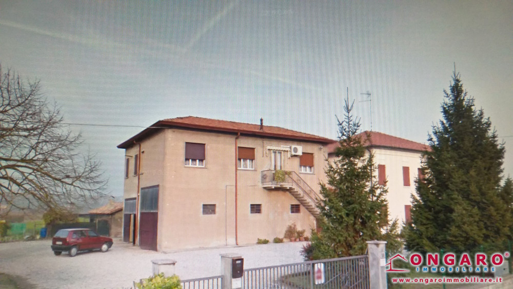 Casa indipendente con magazzino ad Alberone di Riva del Po (Fe)