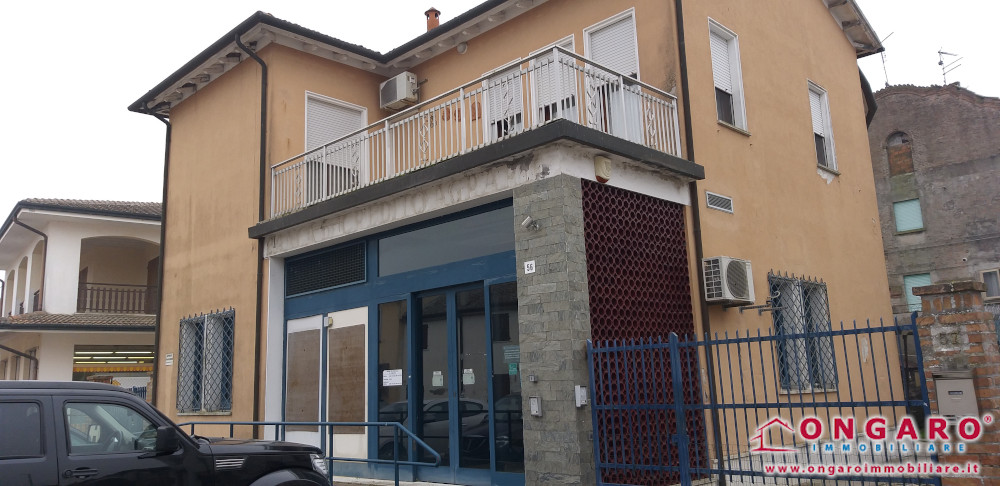 Centralissimo locale commerciale a Cologna di Riva del Po (Fe)