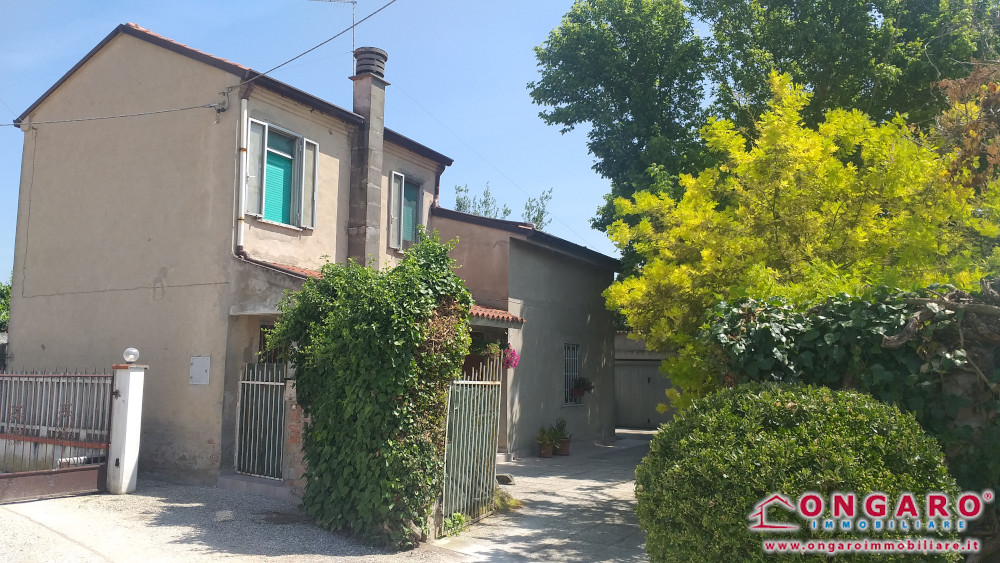 Casa indipendente con garage doppio e giardino a Copparo (Fe) loc. Ambrogio