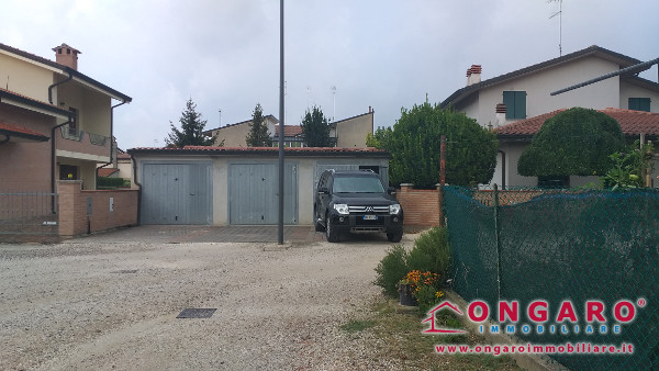 Garage con posto auto in vendita a Copparo (Fe)