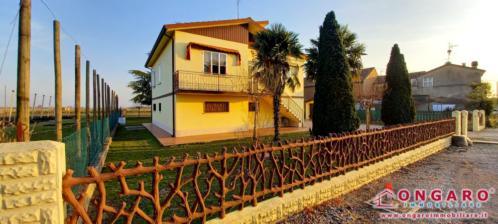Casa indipendente con ampio giardino a Copparo (Fe) loc. Gradizza