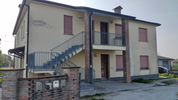 Appartamento al piano terra con garage a Riva del Po (Fe) loc. Berra