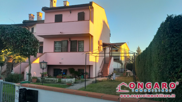 Bella e ampia villetta a schiera libera su 3 lati a Copparo (Fe)